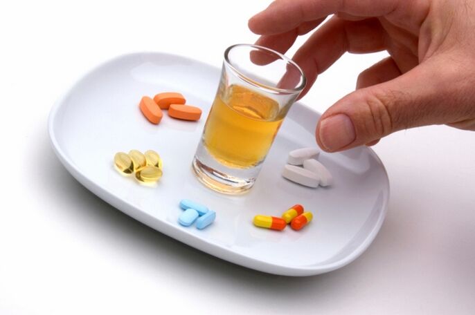 tomando alcohol y antibióticos